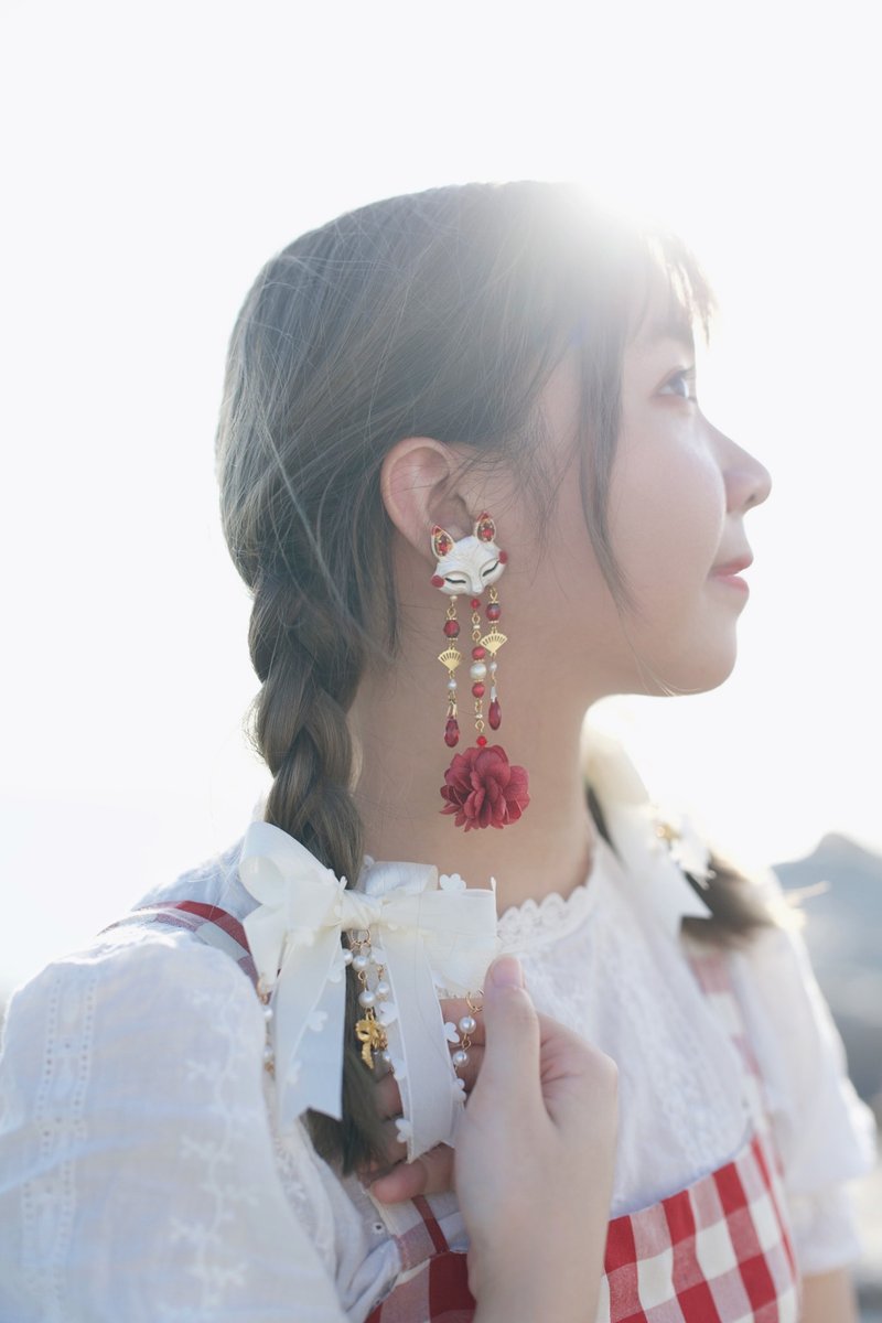 日本和風系列 - 狐狸面具酒紅色永生花耳環 - 耳環/耳夾/耳骨夾 - 其他材質 紅色