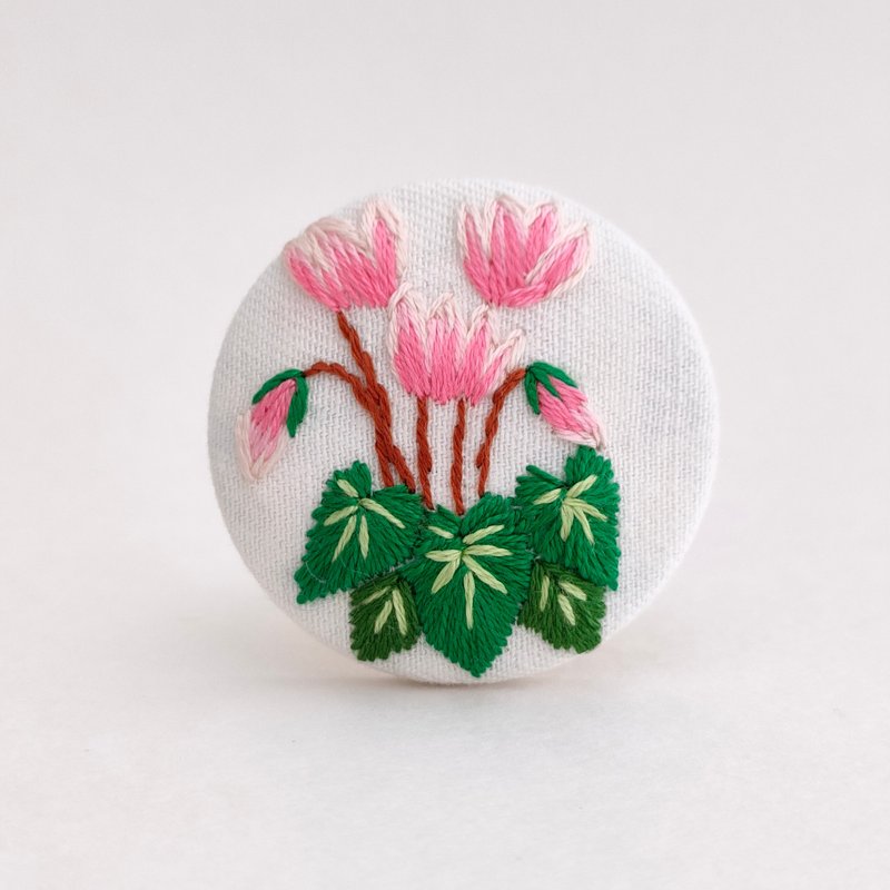 シクラメンの刺繍ブローチ - 胸針 - 棉．麻 粉紅色