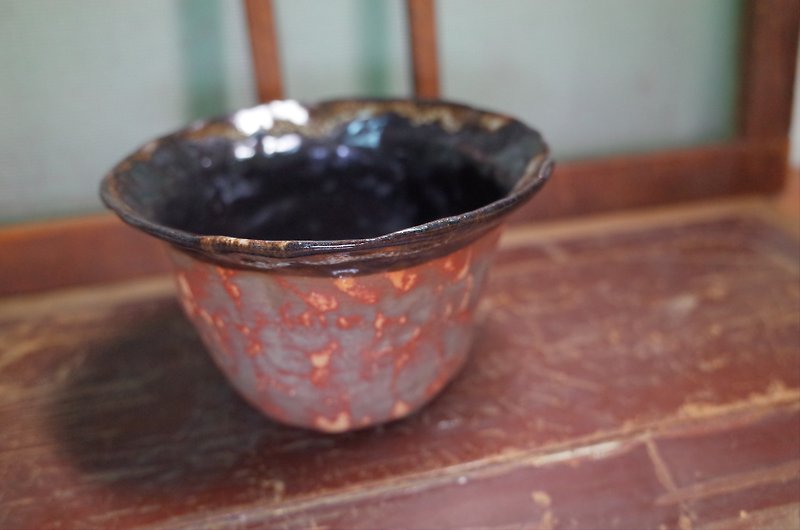 古いものアンティーク（ブラックとレッドのボウル） - 花瓶・植木鉢 - 陶器 ブラック