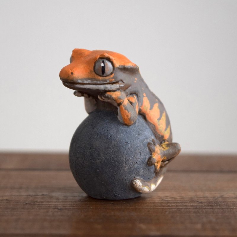 Crested gecko on the stone - Items for Display - Other Materials Orange