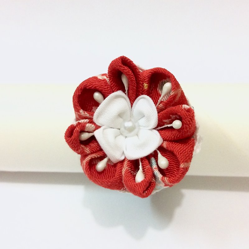 Red and white crepe flower hair tie