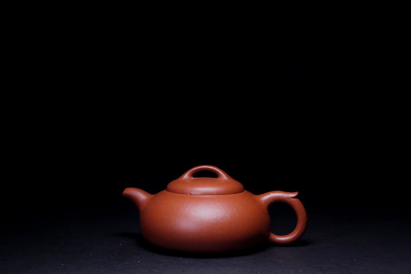 [Crossing bridge flat belly] Longshan brand Huanglongshan Zhuni coarse sand #20 mesh 170cc - Teapots & Teacups - Pottery Red