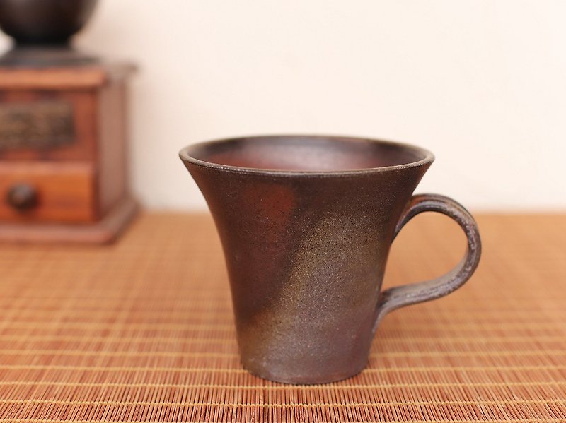 Bizen coffee cup (middle) c1 - 063 - แก้วมัค/แก้วกาแฟ - ดินเผา สีนำ้ตาล