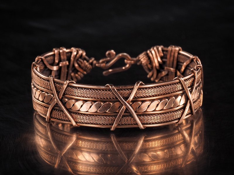 Handmade copper bracelet Unique wire wrapped metal bangle Antique style jewelry - 手鍊/手環 - 銅/黃銅 金色