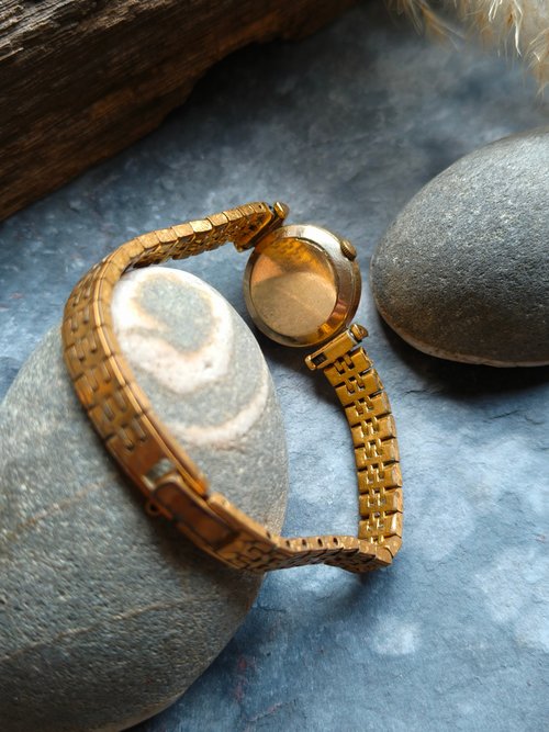 希少なオメガ ゴールド アンティーク 機械式手巻き時計 - ショップ