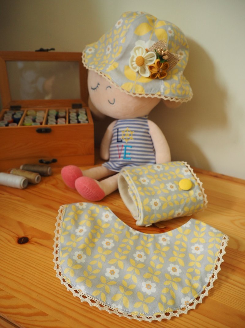 彌月禮物 手作黃色小花圖案嬰兒/小童帽子髮夾 保暖圍巾頸巾及圍兜套裝 - 彌月禮盒 - 棉．麻 黃色