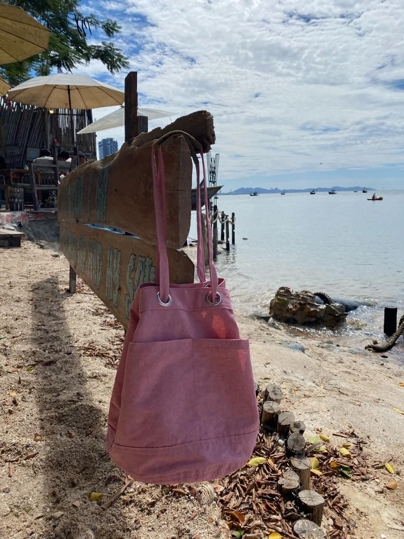 Pink Nylon Bucket Bag with adjustable strap - กระเป๋าถือ - ผ้าฝ้าย/ผ้าลินิน สึชมพู