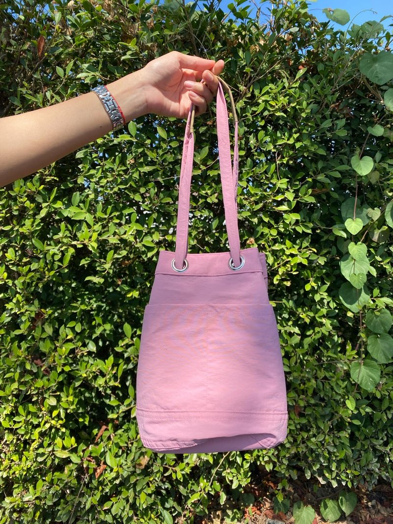 Pink Nylon Bucket Bag with adjustable strap - 手提包/手提袋 - 棉．麻 粉紅色