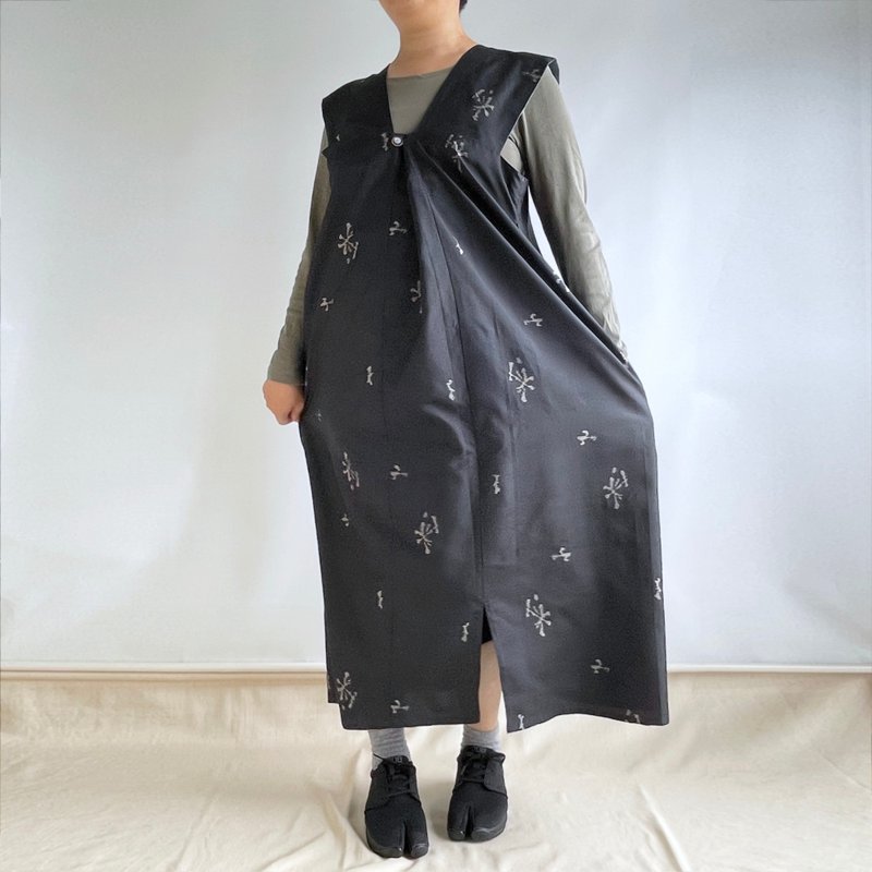 【1点もの】ジャンパースカート -絹 着物 黒に花と鳥の絣 & 絹 着物地 ブルーグレー 菱紋 - 洋裝/連身裙 - 絲．絹 黑色