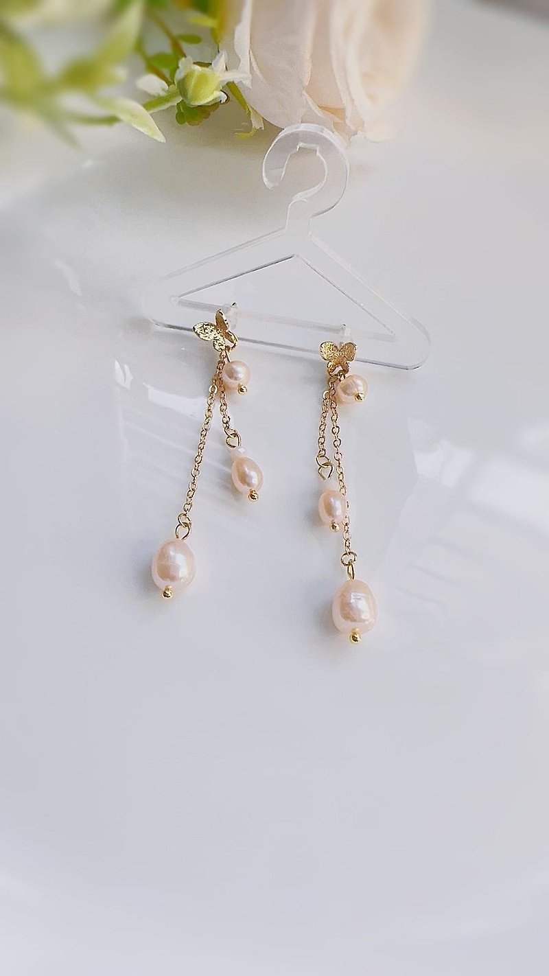 Gold Butterfly with Freshwater Pearl Long Dangle Drop Earrings | 金色蝴蝶淡水珍珠长吊式耳环 - Earrings & Clip-ons - Pearl Pink