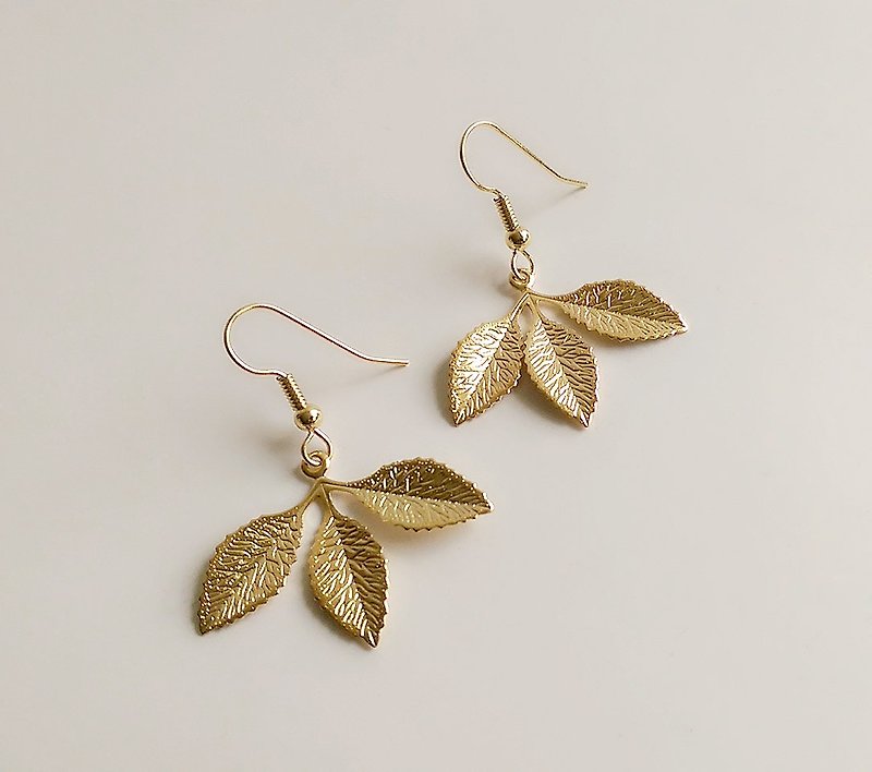 Hand-made brass three-leaf earrings - Earrings & Clip-ons - Other Metals Gold