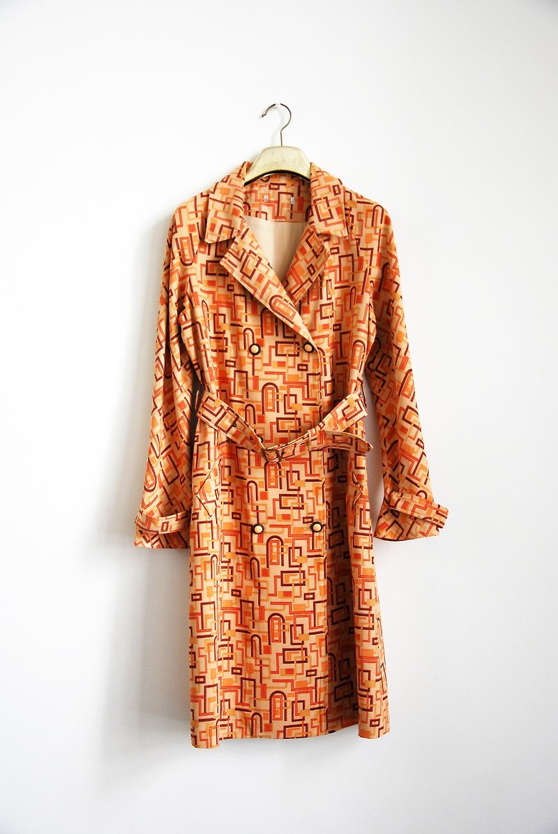 Pumpkin Vintage. Ancient geometric labyrinth windbreaker - เสื้อแจ็คเก็ต - วัสดุอื่นๆ 