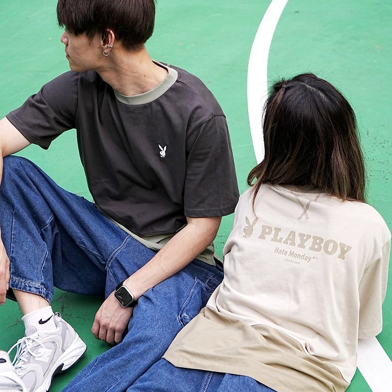 Hate Monday'' X PLAYBOY - TEE短袖上衣(PBHM-SS23T12) - 帽T/大學T - 棉．麻 銀色