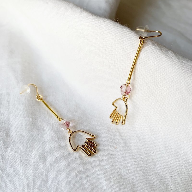 Earrings / earrings to support people who want to have a dream in the palm of their hands - Earrings & Clip-ons - Gemstone Gold
