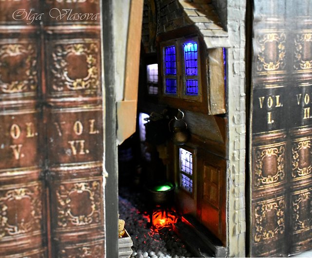 Harry Potter Book Nook: Diagon Alley 
