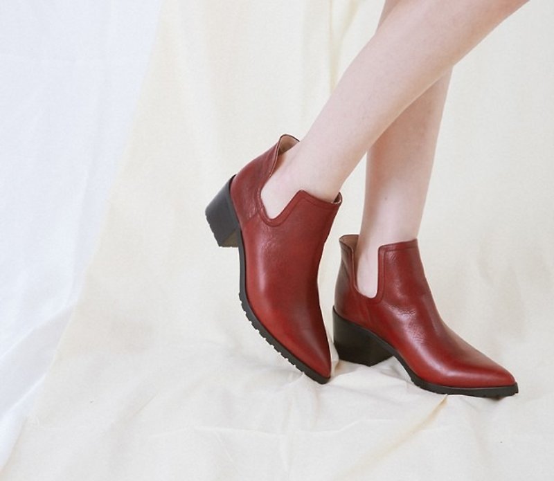 U-shaped side digging pointed jagged with leather boots red - รองเท้าบูทสั้นผู้หญิง - หนังแท้ สีแดง