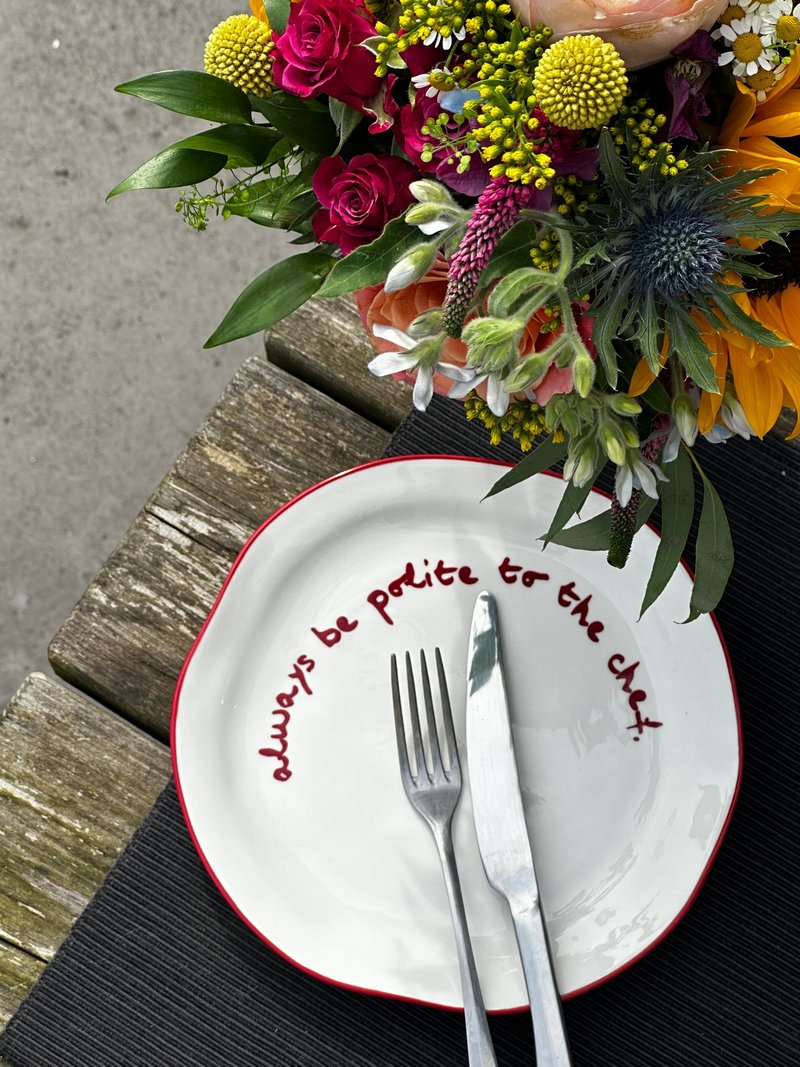 【英國 MÆGEN】陶瓷主題餐盤-紅 - 盤子/餐盤/盤架 - 瓷 紅色