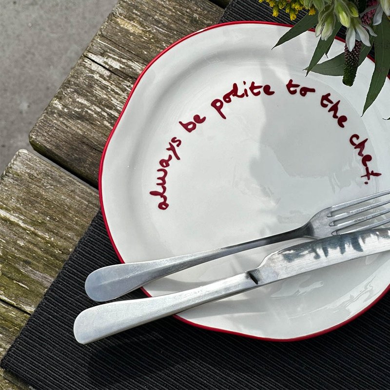 【英国 MÆGEN】セラミックテーマプレート - レッド - 皿・プレート - 磁器 レッド