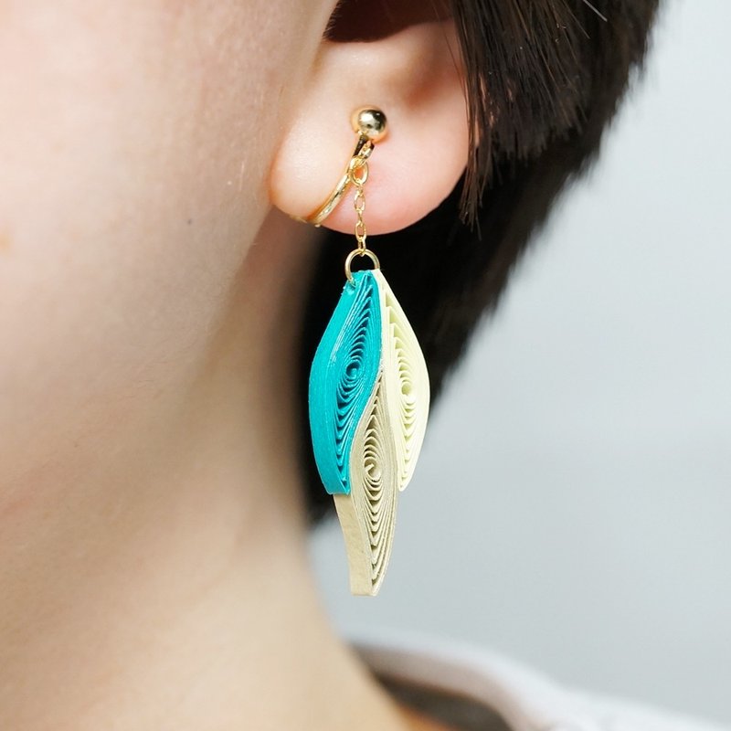 Dangle Fox Tail Earrings / Light weight Paper Jewelry - ต่างหู - กระดาษ สีเขียว