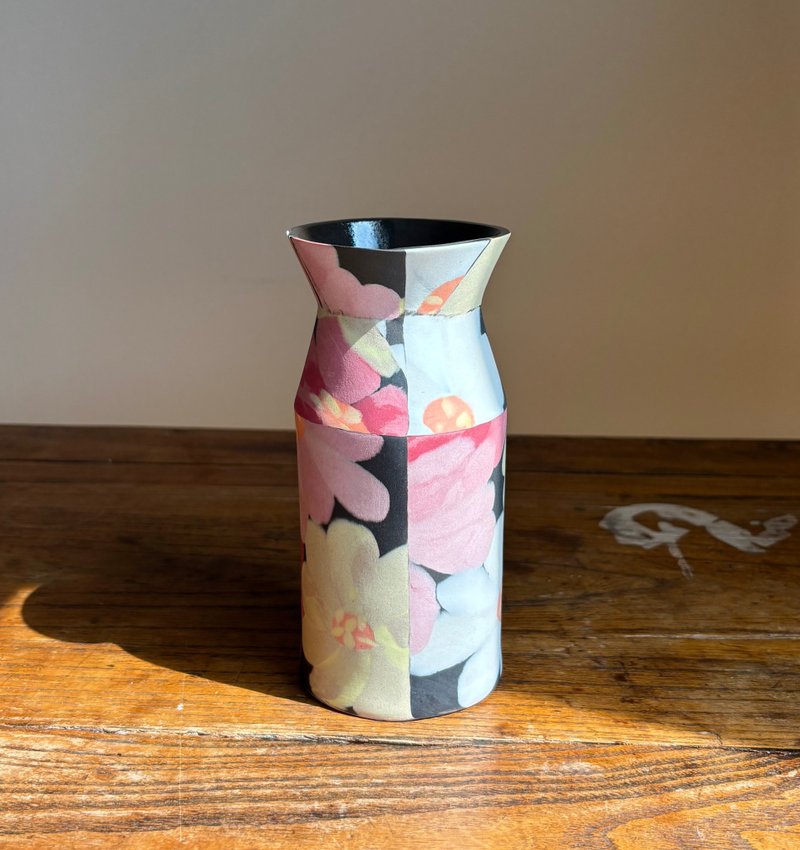 Gimhae Vessel Project - 韓國瓷土系列牡丹瓶狀花器 - 花瓶/花器 - 瓷 