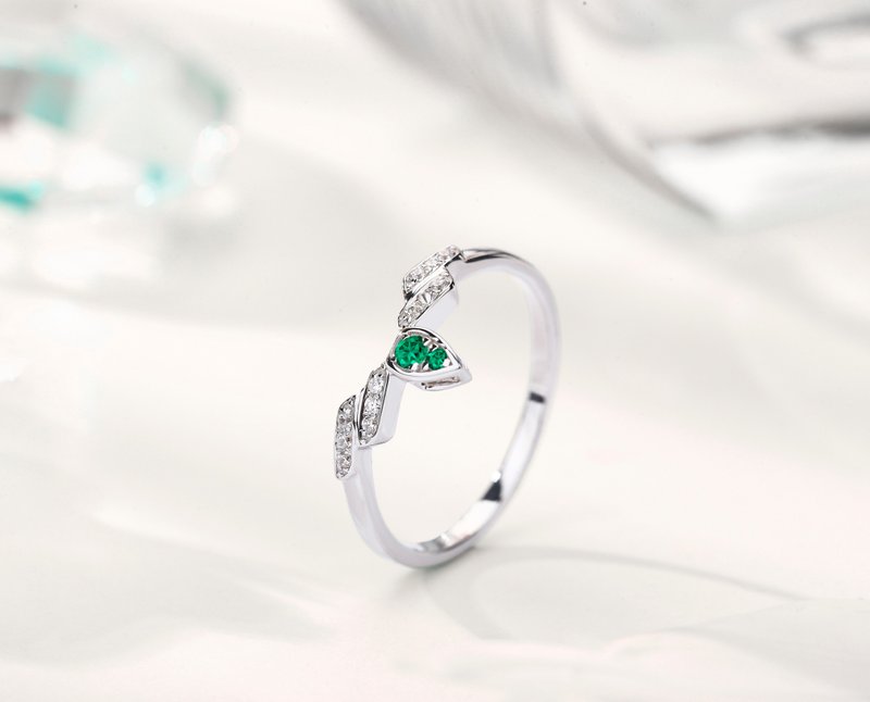 祖母綠14k白金鑽石梨形訂婚戒指 水滴形求婚結婚鑽戒 翅膀聖甲蟲 - 戒指 - 貴金屬 綠色