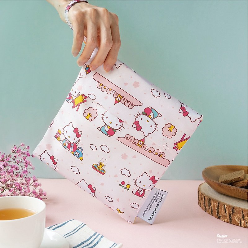 【絕版倒數】Pockeat 小吃袋-Hello Kitty聯名款-Kitty出去玩 - 便當盒/飯盒 - 塑膠 粉紅色