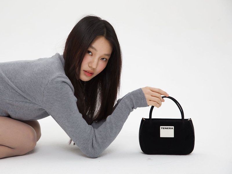 【TENERA】Environmentally friendly leather Jelly bag (velvet black) (Taiwan general agent original factory) - กระเป๋าถือ - เส้นใยสังเคราะห์ สีดำ