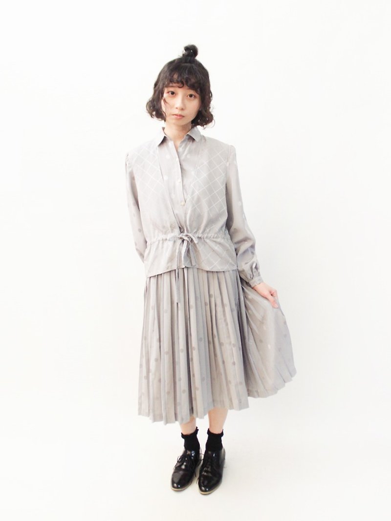 Retro spring and summer two-piece college style round little gray fold long sleeve vintage dress - ชุดเดรส - เส้นใยสังเคราะห์ สีเทา