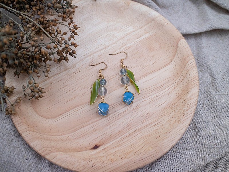 【Yunyun】Handmade Resin Earrings with Tears - Earrings & Clip-ons - Resin Blue