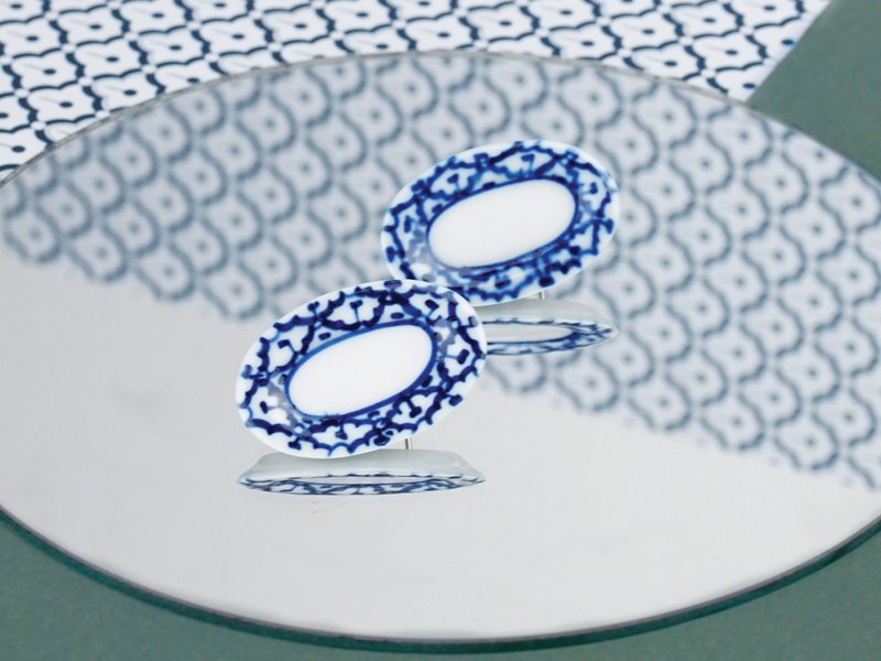 PINEAPPLE PLATE EDGE, CERAMIC EARRING WITH SILVER 92.5% - 耳環/耳夾/耳骨夾 - 瓷 藍色