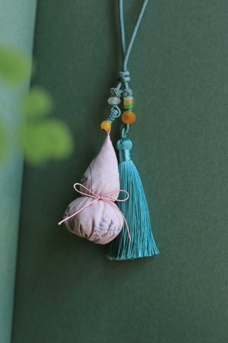 A dyed finger sachet | Big gourd | Long and short ropes DIY as you like - Charms - Cotton & Hemp 