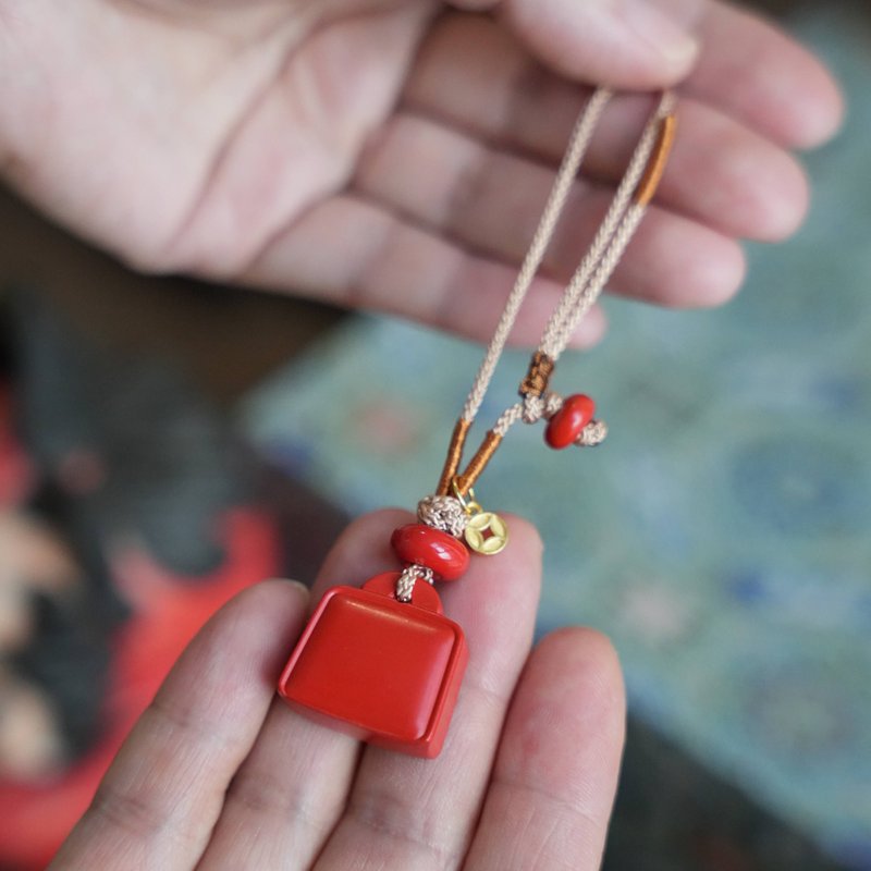 A Satisfying Pendant | Cinnabar Bag Charm | Peace and Smoothness Charm | Light Luxury with Auspicious Meaning - พวงกุญแจ - วัสดุอื่นๆ สีแดง