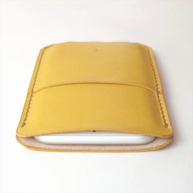 Smartphone Case using Amur Corktree(きはだ)  Dyed Leather【spot / すぽっと】 - Phone Cases - Genuine Leather Yellow