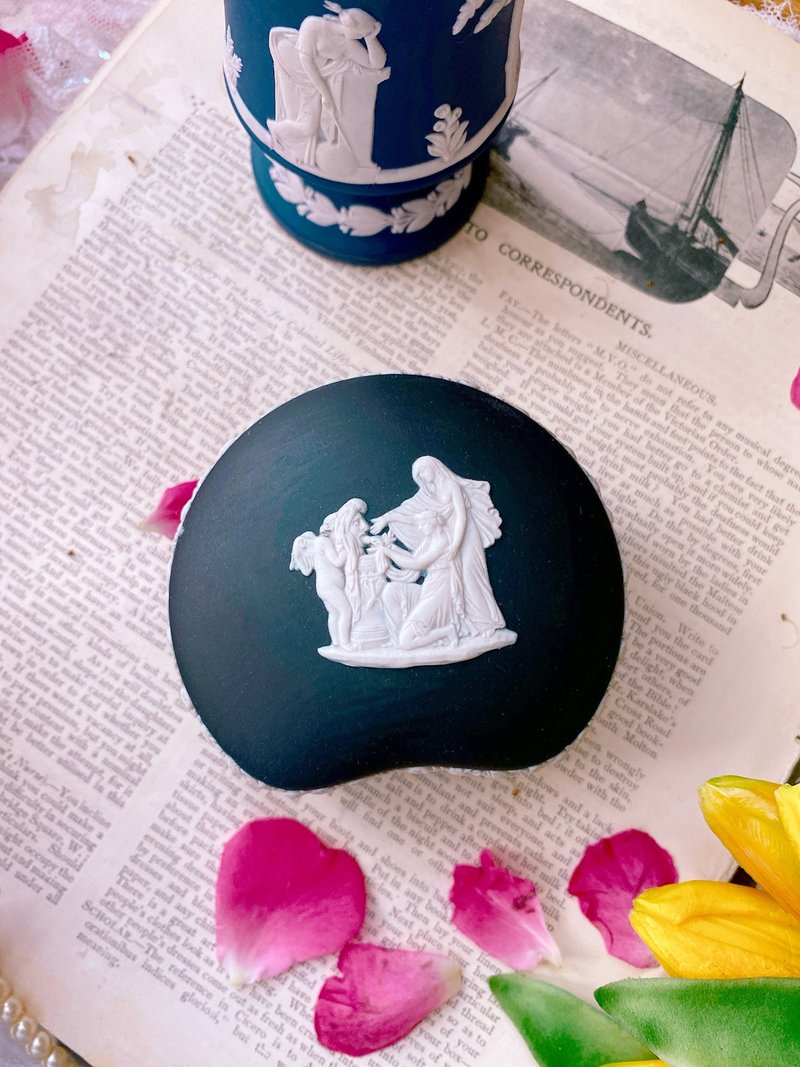 British made Wedgwood jasper black embossed Greek mythology jewelry box jewelry box Valentine's Day gift - Storage - Porcelain Black