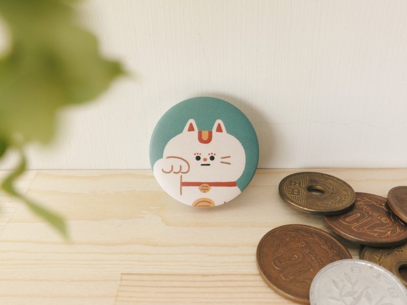 Furry Zoo 胸章 32 mm - 招財白喵 - 徽章/別針 - 其他金屬 白色