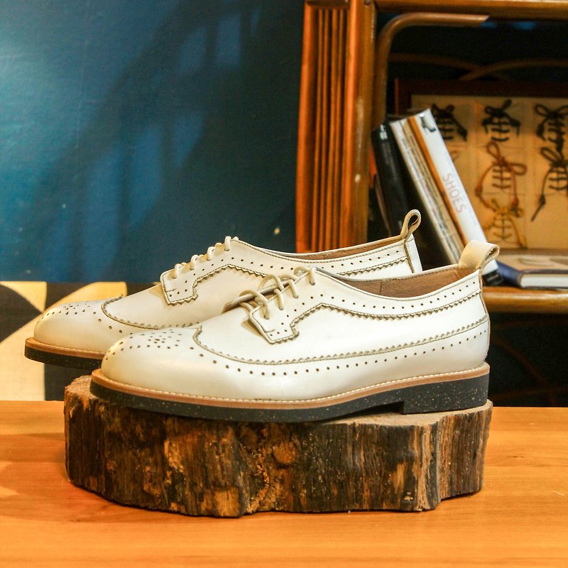 [Show samples] Handmade custom brogue carved shoes-BR06 white leather shoes men&#39;s gentleman shoes