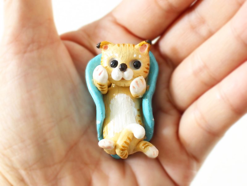 Baby Cat necklace, Kitty - Polymer clay miniature - Wearable art - Necklaces - Paper Gold