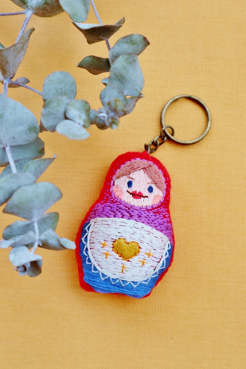 手刺繍ロシアの人形キーリングの魅力小さな贈り物
