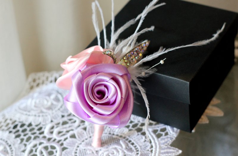 Handmade Corsage [Satin Ribbon Rose Series] Ariel Pink - เข็มกลัด - กระดาษ สึชมพู