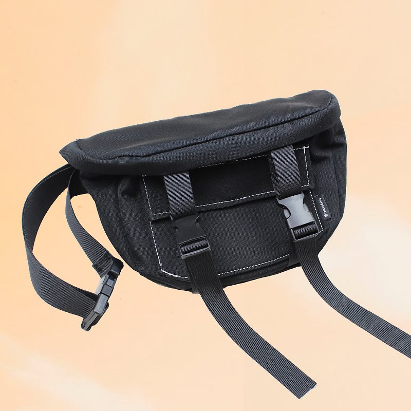 Adjustable belt decoration belt bag-black - กระเป๋าแมสเซนเจอร์ - วัสดุอื่นๆ สีดำ