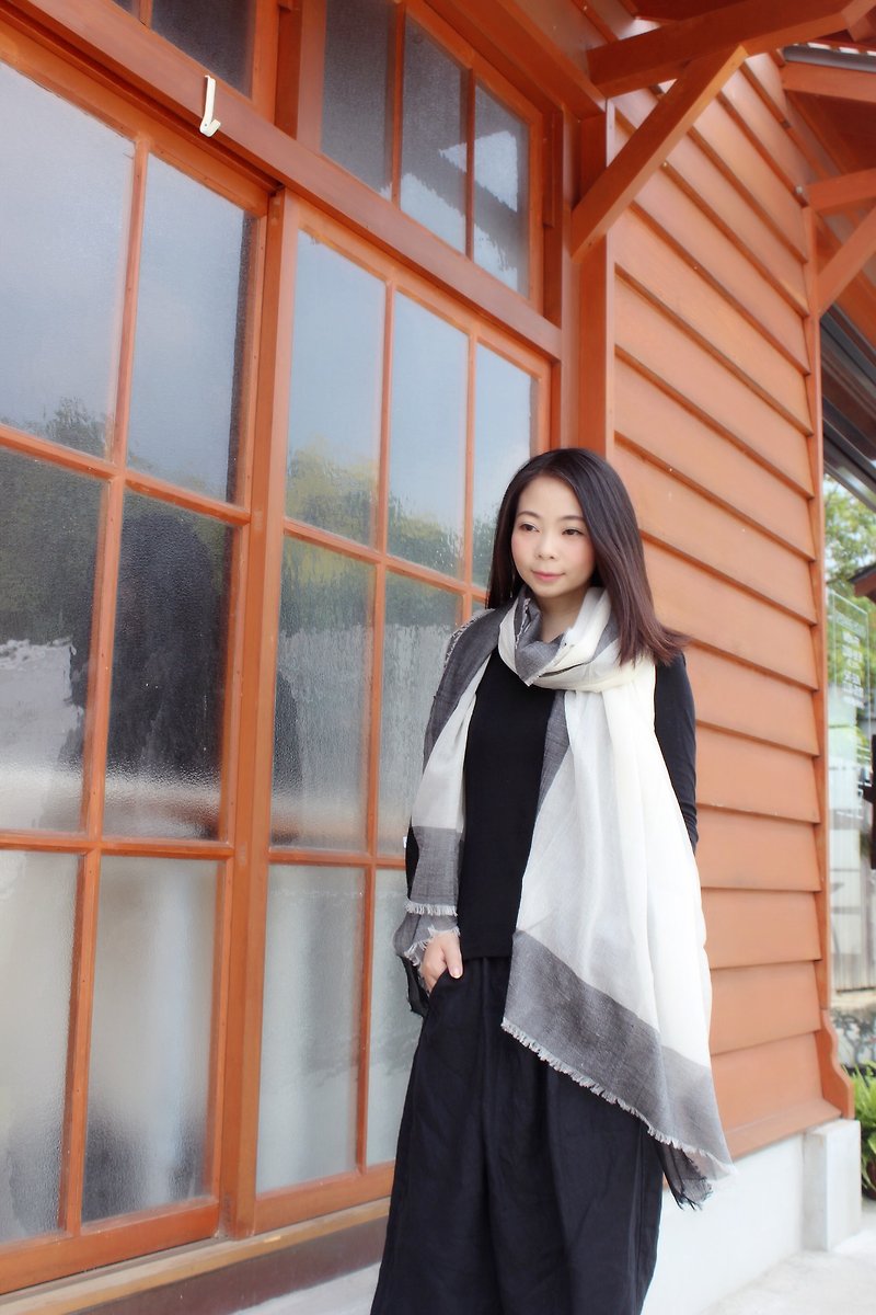 【In Stock】Folding Wool scarf - ผ้าพันคอถัก - ขนแกะ ขาว