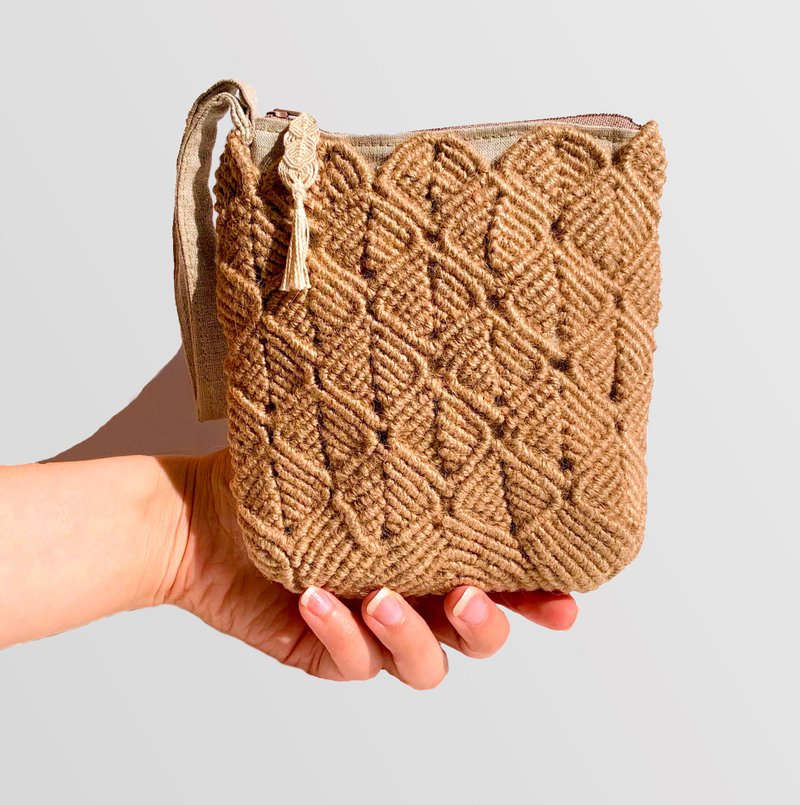 Macrame jute pouch bag Wristlet makeup bag Zipper pouch purse Linen phone pouch - กระเป๋าเครื่องสำอาง - ผ้าฝ้าย/ผ้าลินิน สีนำ้ตาล