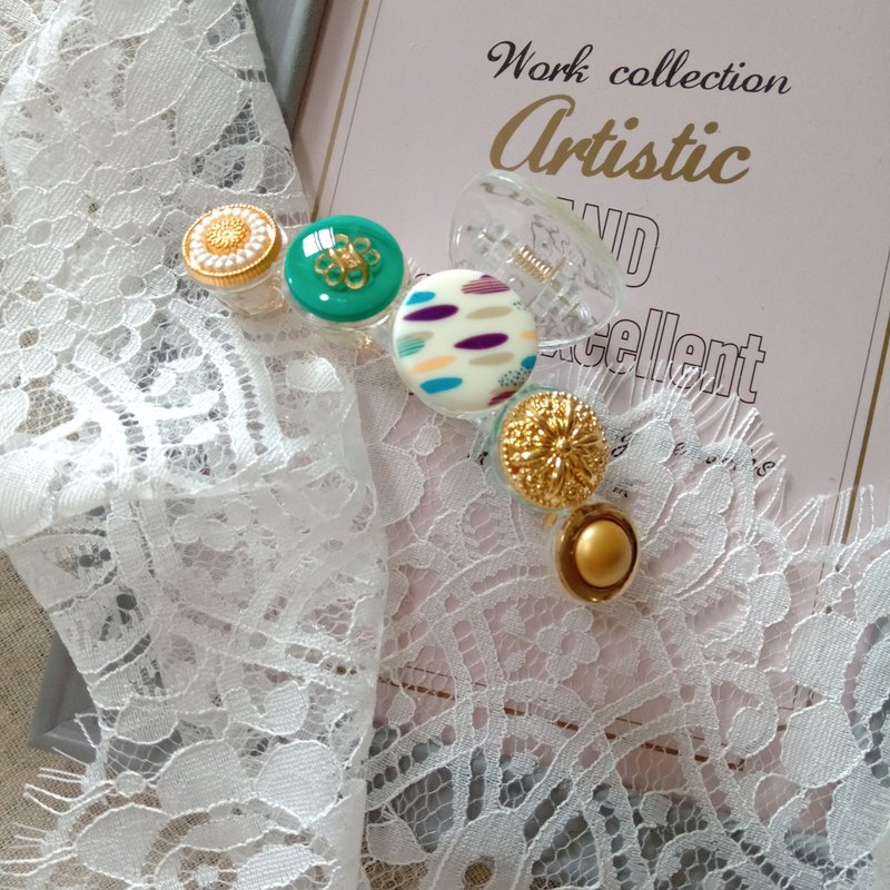 Vintage Arrangement Button Shark Clip Barrette - เครื่องประดับผม - วัสดุอื่นๆ 