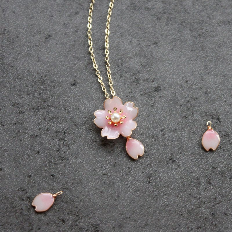 Kawazu Sakura Necklace Cherry Blossom 14KGF Gradient Lovely Temperament Necklace - Necklaces - Resin Pink