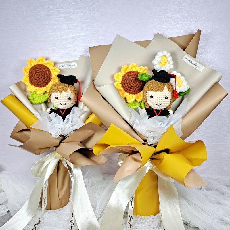 Sunflower Hand Crochet Graduation Bouquet Graduation Gift Graduation Doll Custom Handwoven Bouquet CRFB002 - ของวางตกแต่ง - เส้นใยสังเคราะห์ สีส้ม