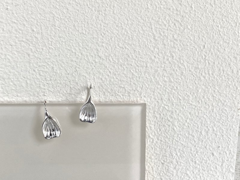 [Sterling Silver Handmade] Heart's Direction Earrings --- Single Drop Earhook - ต่างหู - เงินแท้ สีเงิน