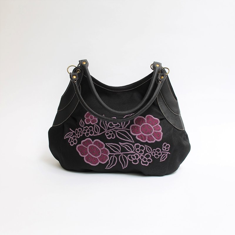 Retro flower embroidery and granny bag - กระเป๋าถือ - หนังแท้ สีดำ
