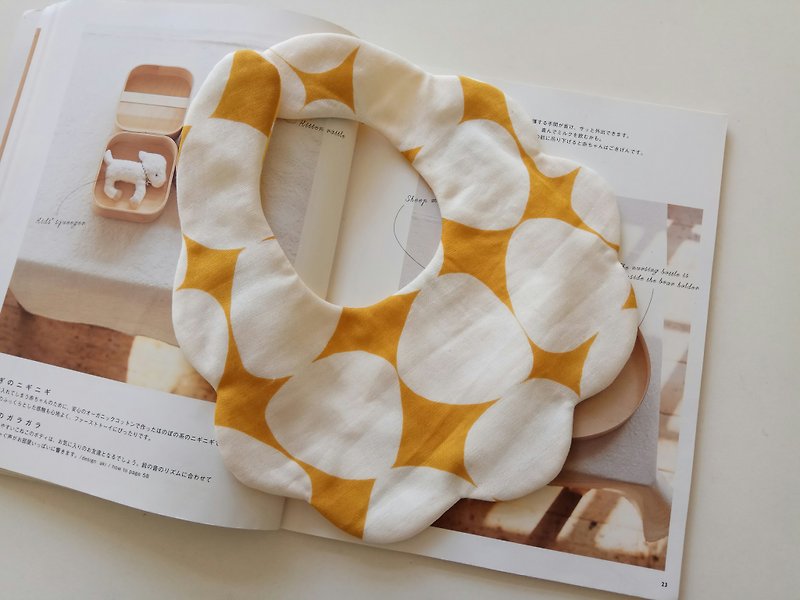 日本綿紗布 黃底白飯糰 棉紗款雲狀圍兜 嬰兒圍兜 寶寶圍兜 - 滿月禮物 - 棉．麻 多色