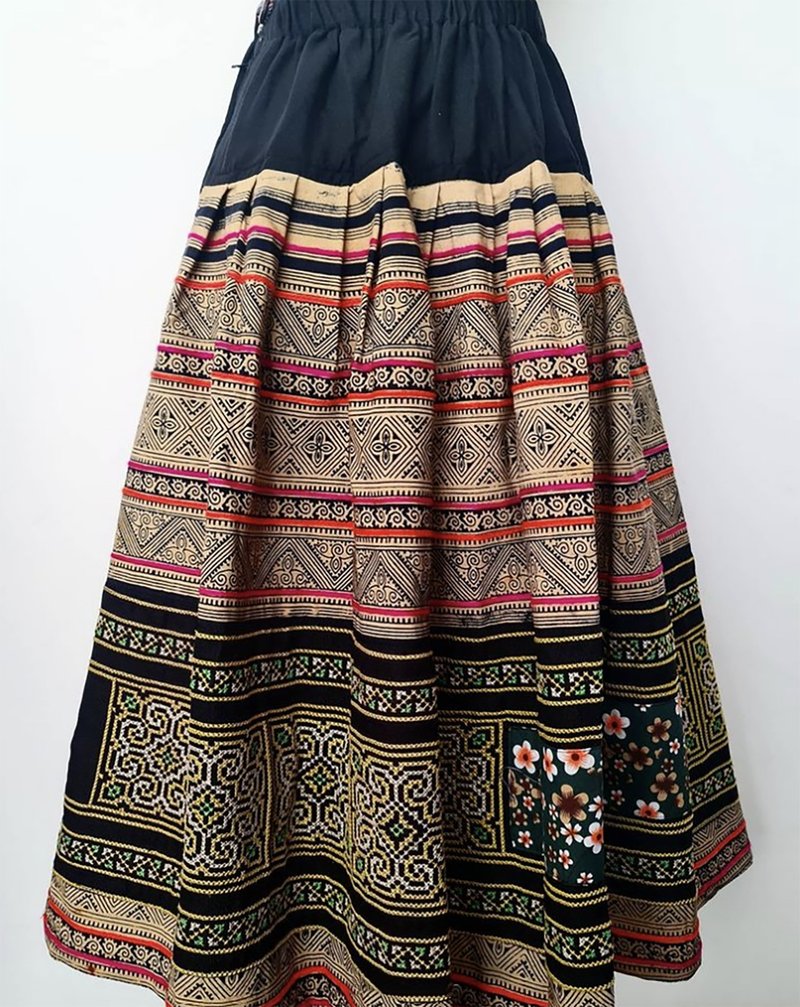 苗族刺繡裙綠色花卉圖案 長裙 - 裙子/長裙 - 繡線 