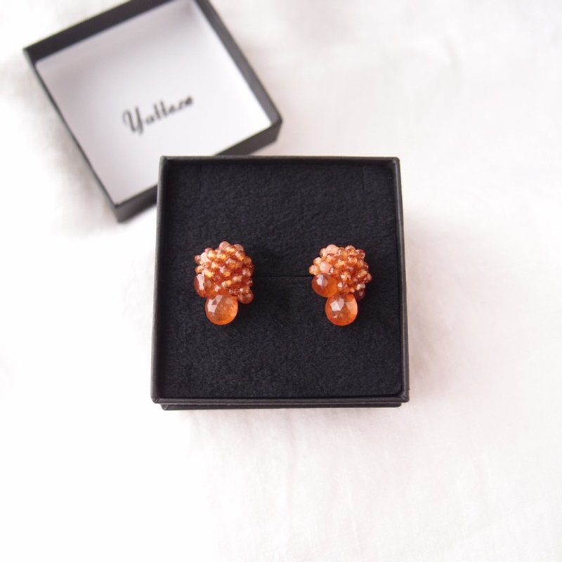 【天然石刺繍 ピアス】 Orange Garnet × Sapphire × Sunstone Earrings - 耳環/耳夾/耳骨夾 - 寶石 橘色